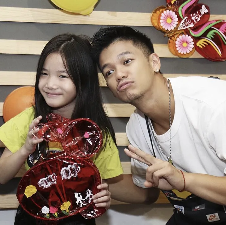 Trọng Hiếu Idol khoe ảnh vui Trung thu với các em bé - Ảnh 4. Trọng Hiếu Idol khoe ảnh vui Trung thu với các em bé - Ảnh 4.