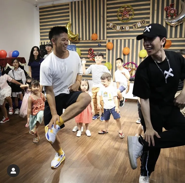 Trọng Hiếu Idol khoe ảnh vui Trung thu với các em bé - Ảnh 6. Trọng Hiếu Idol khoe ảnh vui Trung thu với các em bé - Ảnh 6.