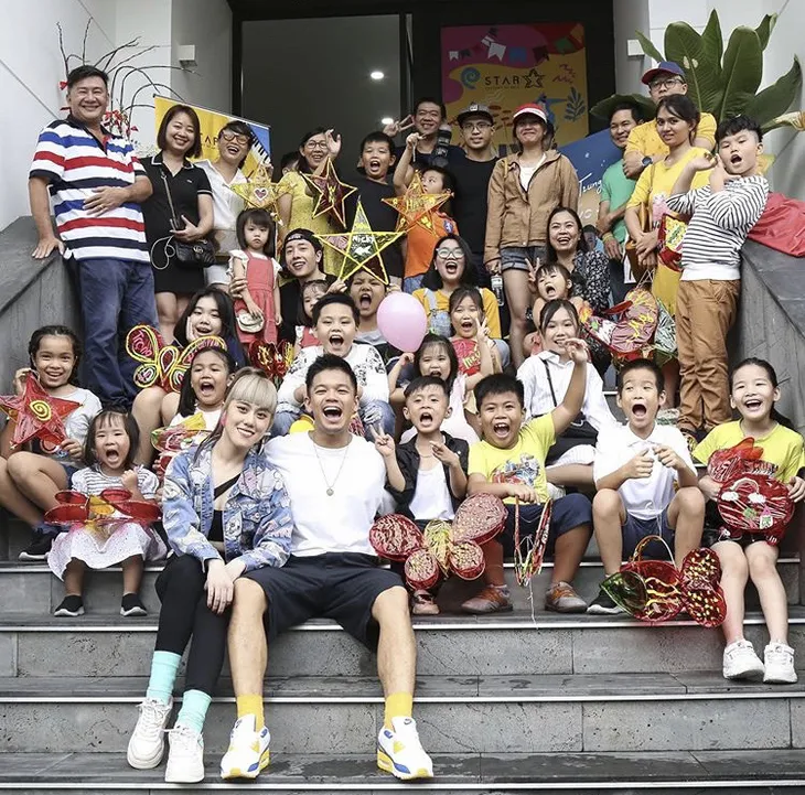 Trọng Hiếu Idol khoe ảnh vui Trung thu với các em bé - Ảnh 7. Trọng Hiếu Idol khoe ảnh vui Trung thu với các em bé - Ảnh 7.