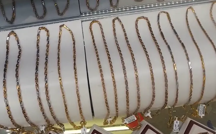 Mua trang sức vàng non trên thị trường: Cẩn thận “tiền mất, tật mang” - Ảnh 1. Mua trang sức vàng non trên thị trường: Cẩn thận “tiền mất, tật mang” - Ảnh 1.