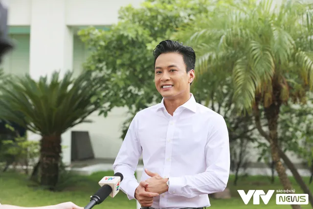 Hồng Đăng tiết lộ làm phim, có khi ở gần nhau nhiều hơn ở nhà, Hồng Diễm có bị ghen? - Ảnh 3. Hồng Đăng tiết lộ làm phim, có khi ở gần nhau nhiều hơn ở nhà, Hồng Diễm có bị ghen? - Ảnh 3.