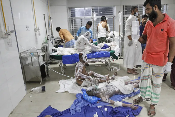 Nổ khí gas gần nhà thờ Hồi giáo tại Bangladesh, ít nhất 17 người thiệt mạng - Ảnh 1. Nổ khí gas gần nhà thờ Hồi giáo tại Bangladesh, ít nhất 17 người thiệt mạng - Ảnh 1.