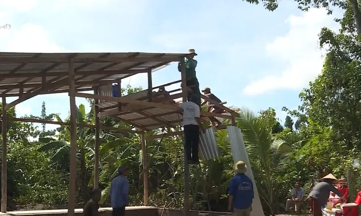 Lão nông xây gần 400 căn nhà miễn phí cho người nghèo - Ảnh 1. Lão nông xây gần 400 căn nhà miễn phí cho người nghèo - Ảnh 1.