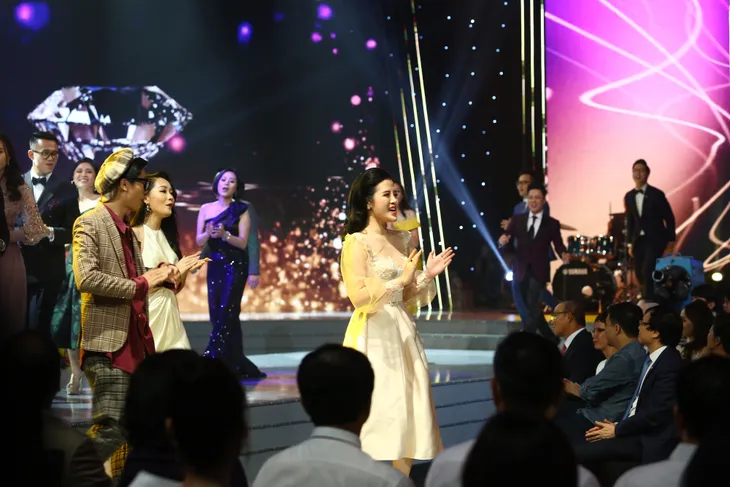 BTV Thời sự, Ai là triệu phú và dàn MC hòa ca tại VTV Awards 2020 - Ảnh 8. BTV Thời sự, Ai là triệu phú và dàn MC hòa ca tại VTV Awards 2020 - Ảnh 8.