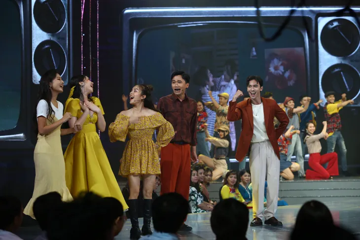 Dàn diễn viên Nhà trọ Balanha khuấy động sân khấu VTV Awards 2020 - Ảnh 3. Dàn diễn viên Nhà trọ Balanha khuấy động sân khấu VTV Awards 2020 - Ảnh 3.
