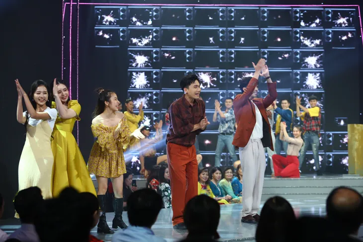 Dàn diễn viên Nhà trọ Balanha khuấy động sân khấu VTV Awards 2020 - Ảnh 4. Dàn diễn viên Nhà trọ Balanha khuấy động sân khấu VTV Awards 2020 - Ảnh 4.