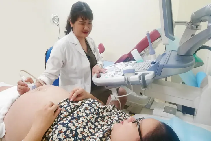 Hàng trăm em bé được “giải cứu” trong bụng mẹ nhờ kỹ thuật y học bào thai - Ảnh 3.