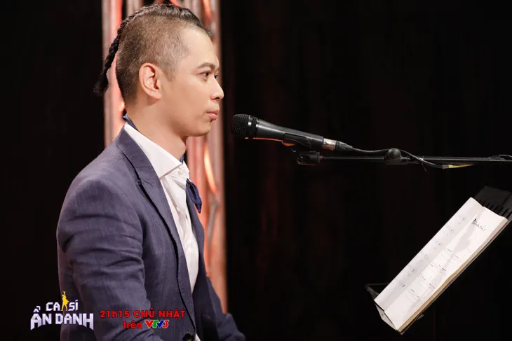 Hoàng Bách xin lỗi Nam Khánh trên sóng truyền hình sau 10 năm - Ảnh 1. Hoàng Bách xin lỗi Nam Khánh trên sóng truyền hình sau 10 năm - Ảnh 1.