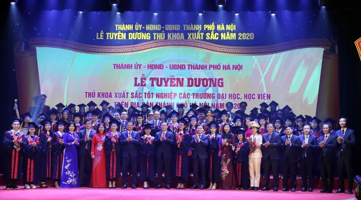 Hà Nội tính cách “hút” thêm các thủ khoa và nguồn nhân lực trẻ chất lượng cao - Ảnh 4. Hà Nội tính cách “hút” thêm các thủ khoa và nguồn nhân lực trẻ chất lượng cao - Ảnh 4.
