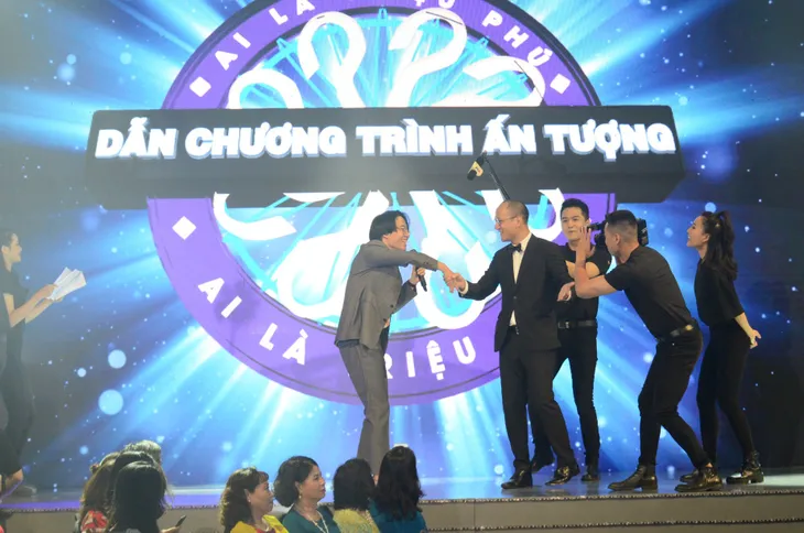 BTV Thời sự, Ai là triệu phú và dàn MC hòa ca tại VTV Awards 2020 - Ảnh 2. BTV Thời sự, Ai là triệu phú và dàn MC hòa ca tại VTV Awards 2020 - Ảnh 2.