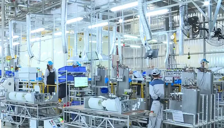 Nhiều người tiêu dùng vẫn chuộng hàng ngoại nhập - Ảnh 2.