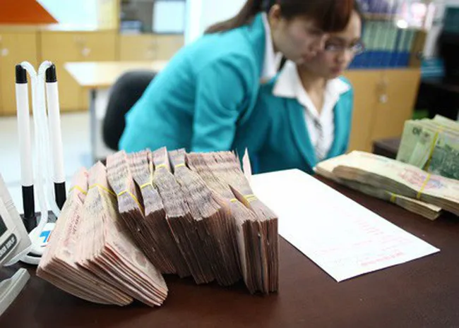 Ngân hàng đánh đổi giữa lợi nhuận và kiểm soát nợ xấu - Ảnh 2. Ngân hàng đánh đổi giữa lợi nhuận và kiểm soát nợ xấu - Ảnh 2.