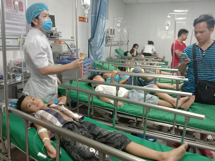 Cấp cứu 16 học sinh tiểu học bị ong đốt - Ảnh 3. Cấp cứu 16 học sinh tiểu học bị ong đốt - Ảnh 3.