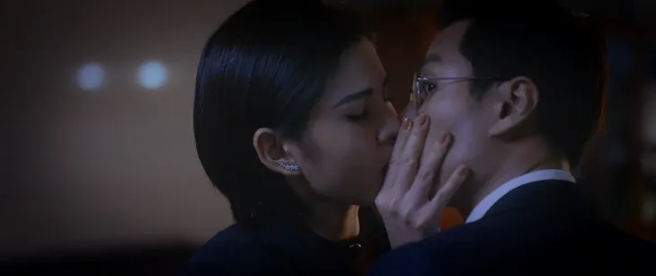 Tình yêu và tham vọng - Tập 56: Sơn (Thanh Sơn) đơ người khi bất ngờ bị gái trẻ khóa môi - Ảnh 3. Tình yêu và tham vọng - Tập 56: Sơn (Thanh Sơn) đơ người khi bất ngờ bị gái trẻ khóa môi - Ảnh 3.