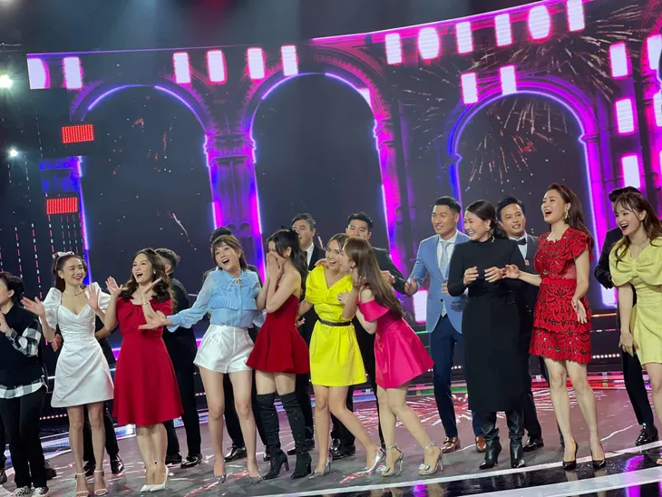 Chào 2021: Cuộc hội ngộ đầu năm của diễn viên đình đám vũ trụ điện ảnh VTV - Ảnh 8. Chào 2021: Cuộc hội ngộ đầu năm của diễn viên đình đám vũ trụ điện ảnh VTV - Ảnh 8.