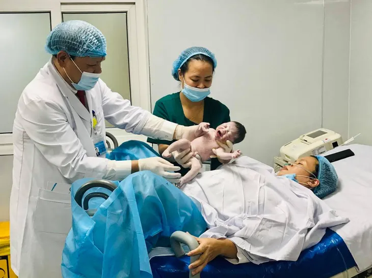 Những thiên thần nhỏ chào đời trong khoảnh khắc đầu tiên của năm mới 2021 - Ảnh 1. Những thiên thần nhỏ chào đời trong khoảnh khắc đầu tiên của năm mới 2021 - Ảnh 1.