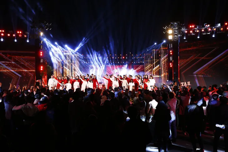 Nhìn lại những tiết mục ấn tượng tại Vũ khúc ánh sáng - Countdown 2021 - Ảnh 11. Nhìn lại những tiết mục ấn tượng tại Vũ khúc ánh sáng - Countdown 2021 - Ảnh 11.