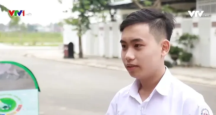 Ấn tượng thùng rác thông minh do học sinh Việt chế tạo - Ảnh 1. Ấn tượng thùng rác thông minh do học sinh Việt chế tạo - Ảnh 1.