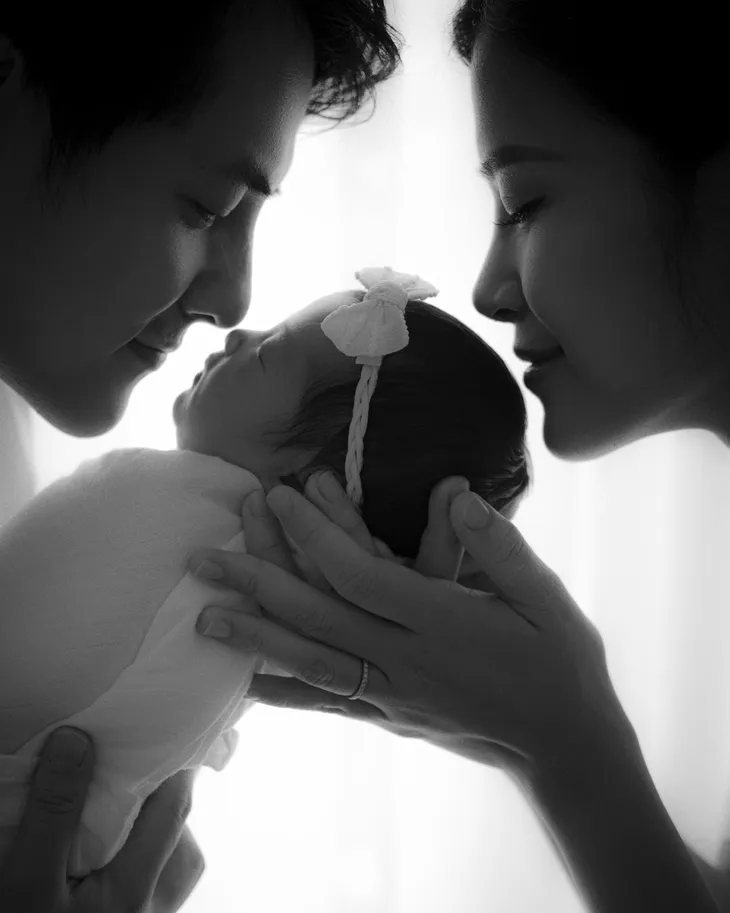 Đông Nhi - Ông Cao Thắng tiết lộ ảnh cận mặt của con gái - Ảnh 8. Đông Nhi - Ông Cao Thắng tiết lộ ảnh cận mặt của con gái - Ảnh 8.