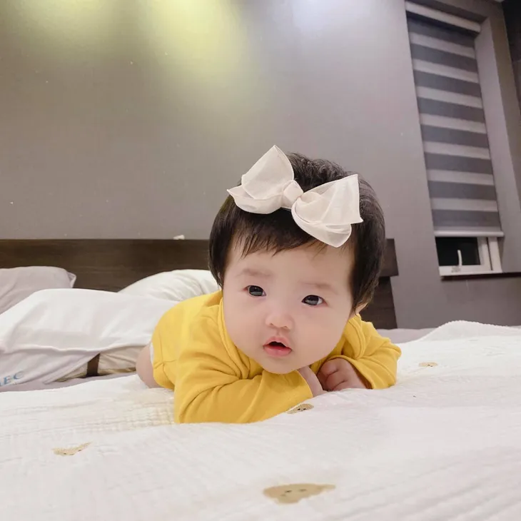 Đông Nhi - Ông Cao Thắng tiết lộ ảnh cận mặt của con gái - Ảnh 3. Đông Nhi - Ông Cao Thắng tiết lộ ảnh cận mặt của con gái - Ảnh 3.