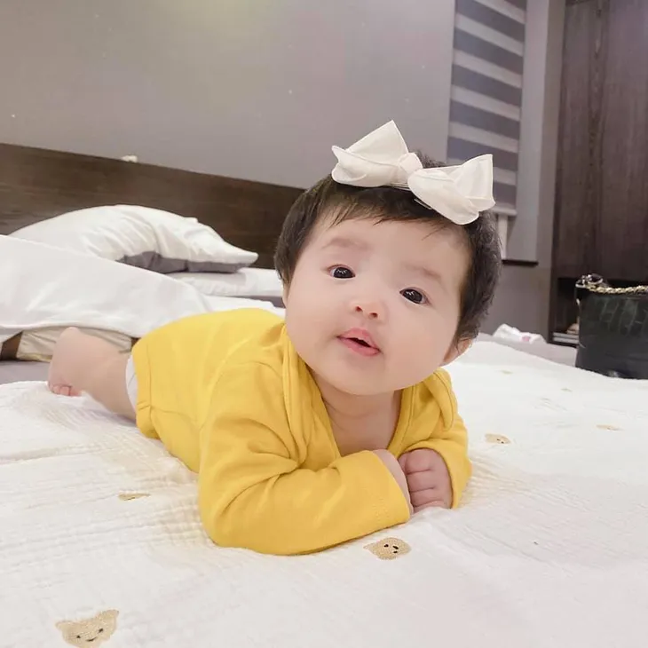 Đông Nhi - Ông Cao Thắng tiết lộ ảnh cận mặt của con gái - Ảnh 1. Đông Nhi - Ông Cao Thắng tiết lộ ảnh cận mặt của con gái - Ảnh 1.