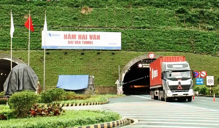 Hầm đường bộ Hải Vân 2 rút ngắn thời gian lưu thông Bắc Nam - Ảnh 1. Hầm đường bộ Hải Vân 2 rút ngắn thời gian lưu thông Bắc Nam - Ảnh 1.
