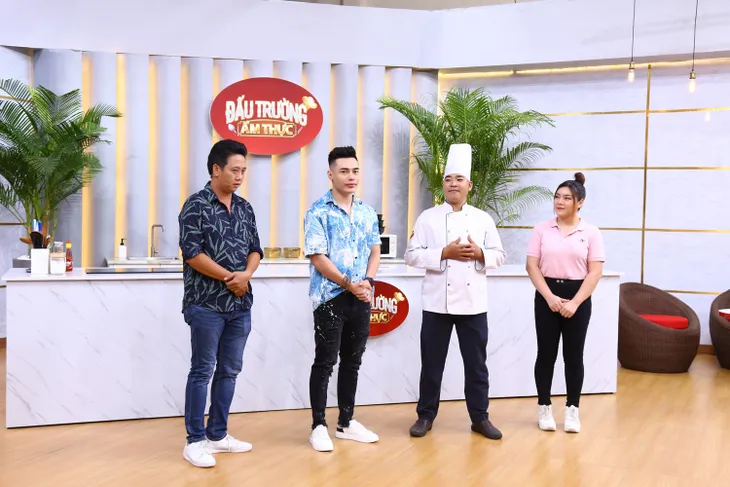Lê Dương Bảo Lâm bất ngờ với khả năng nấu ăn cực chuyên nghiệp của Lê Nam - Ảnh 3. Lê Dương Bảo Lâm bất ngờ với khả năng nấu ăn cực chuyên nghiệp của Lê Nam - Ảnh 3.