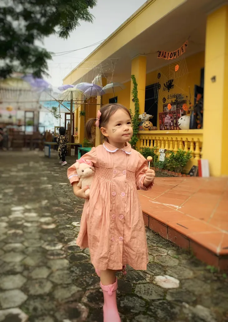 Ngắm vẻ dễ thương của con gái diễn viên Lan Phương - Ảnh 7. Ngắm vẻ dễ thương của con gái diễn viên Lan Phương - Ảnh 7.
