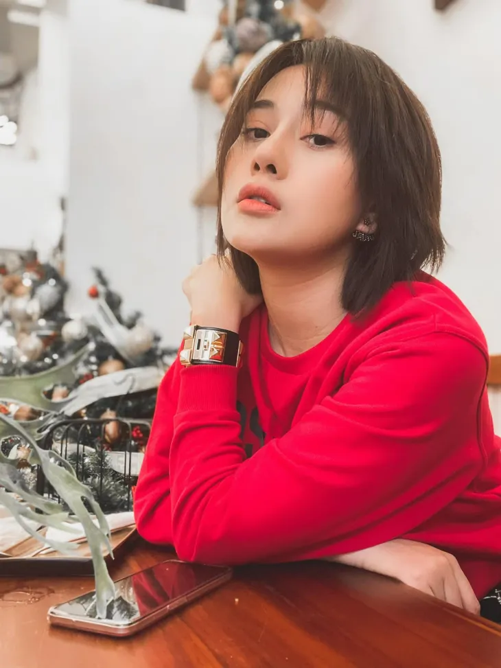 Phương Oanh khoe vẻ đẹp cuốn hút khi để tóc ngắn - Ảnh 3. Phương Oanh khoe vẻ đẹp cuốn hút khi để tóc ngắn - Ảnh 3.