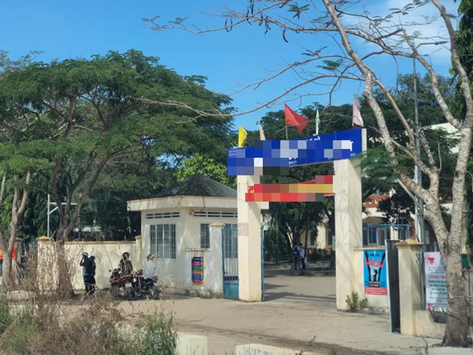 Nữ sinh lớp 7 sinh con trong phòng tắm rồi tự cắt dây rốn - Ảnh 1. Nữ sinh lớp 7 sinh con trong phòng tắm rồi tự cắt dây rốn - Ảnh 1.
