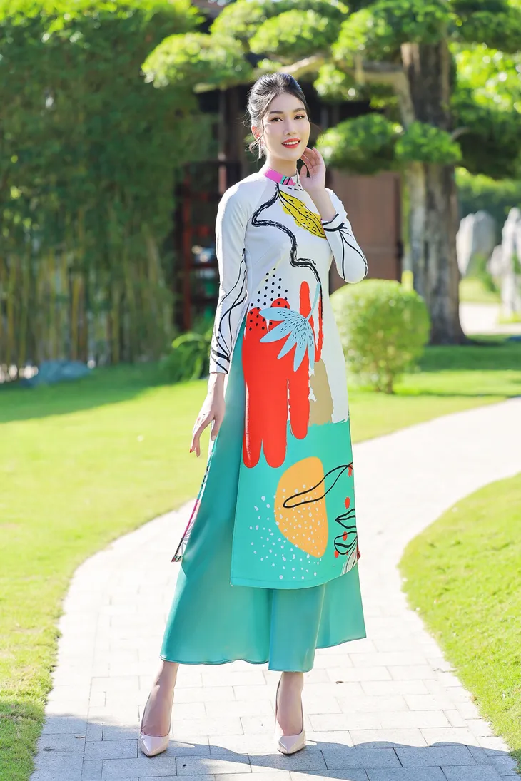 Á hậu Phương Anh, Ngọc Thảo gợi ý diện áo dài Tết nhiều màu - Ảnh 3. Á hậu Phương Anh, Ngọc Thảo gợi ý diện áo dài Tết nhiều màu - Ảnh 3.