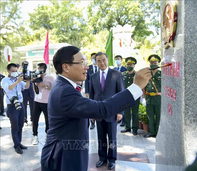 Ngoại giao góp phần bảo vệ chủ quyền biển đảo, toàn vẹn lãnh thổ - Ảnh 1. Ngoại giao góp phần bảo vệ chủ quyền biển đảo, toàn vẹn lãnh thổ - Ảnh 1.