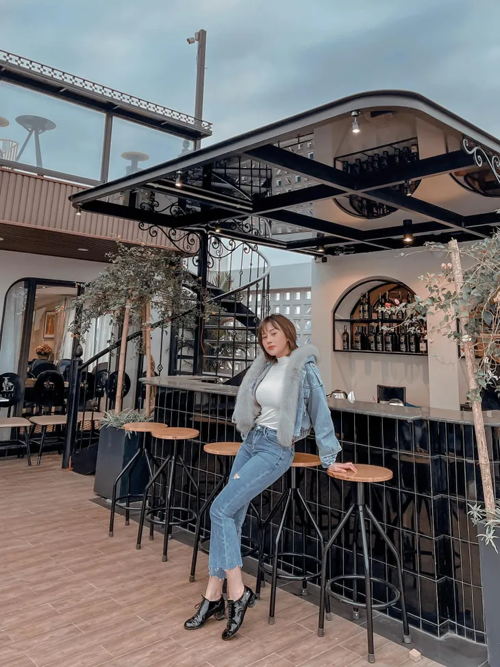 Phương Oanh khoe vẻ đẹp cuốn hút khi để tóc ngắn - Ảnh 2. Phương Oanh khoe vẻ đẹp cuốn hút khi để tóc ngắn - Ảnh 2.