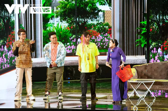 Xuân Nghị hóa ông bố trẻ trâu của rapper ICD, Yuno tại Gala cười 2021 - Ảnh 5. Xuân Nghị hóa ông bố trẻ trâu của rapper ICD, Yuno tại Gala cười 2021 - Ảnh 5.