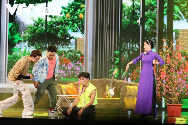 Xuân Nghị hóa ông bố trẻ trâu của rapper ICD, Yuno tại Gala cười 2021 - Ảnh 9. Xuân Nghị hóa ông bố trẻ trâu của rapper ICD, Yuno tại Gala cười 2021 - Ảnh 9.