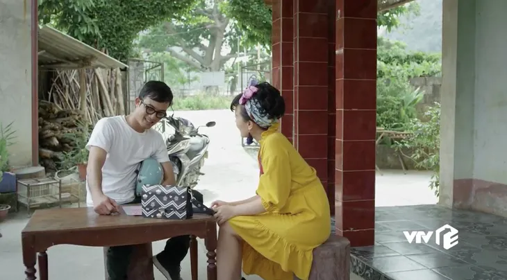 Hướng dương ngược nắng - Tập 14: Minh khốn khổ lo mẹ sập bẫy phi công, Trí điếng người nhận cái tát trời giáng - Ảnh 13. Hướng dương ngược nắng - Tập 14: Minh khốn khổ lo mẹ sập bẫy phi công, Trí điếng người nhận cái tát trời giáng - Ảnh 13.