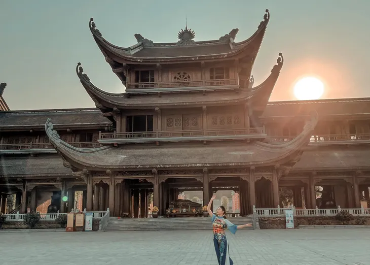Nhan sắc ngọt ngào của Phương Oanh khi diện áo dài - Ảnh 1. Nhan sắc ngọt ngào của Phương Oanh khi diện áo dài - Ảnh 1.