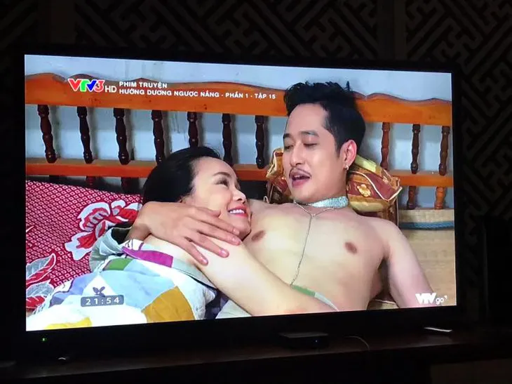 Hướng dương ngược nắng: Bật cười hậu trường Hải bóng (Mạnh Hưng) bị đánh bầm dập - Ảnh 3. Hướng dương ngược nắng: Bật cười hậu trường Hải bóng (Mạnh Hưng) bị đánh bầm dập - Ảnh 3.