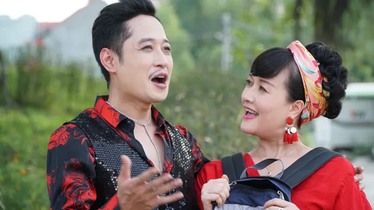 Hướng dương ngược nắng: Bật cười hậu trường Hải bóng (Mạnh Hưng) bị đánh bầm dập - Ảnh 4. Hướng dương ngược nắng: Bật cười hậu trường Hải bóng (Mạnh Hưng) bị đánh bầm dập - Ảnh 4.