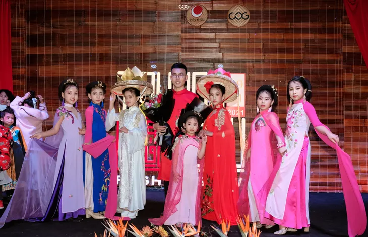 Mãn nhãn màn trình diễn các BST thời trang nhí tại show Tinh hoa hội tụ - Ảnh 6. Mãn nhãn màn trình diễn các BST thời trang nhí tại show Tinh hoa hội tụ - Ảnh 6.