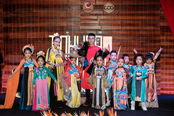 Mãn nhãn màn trình diễn các BST thời trang nhí tại show Tinh hoa hội tụ - Ảnh 3. Mãn nhãn màn trình diễn các BST thời trang nhí tại show Tinh hoa hội tụ - Ảnh 3.