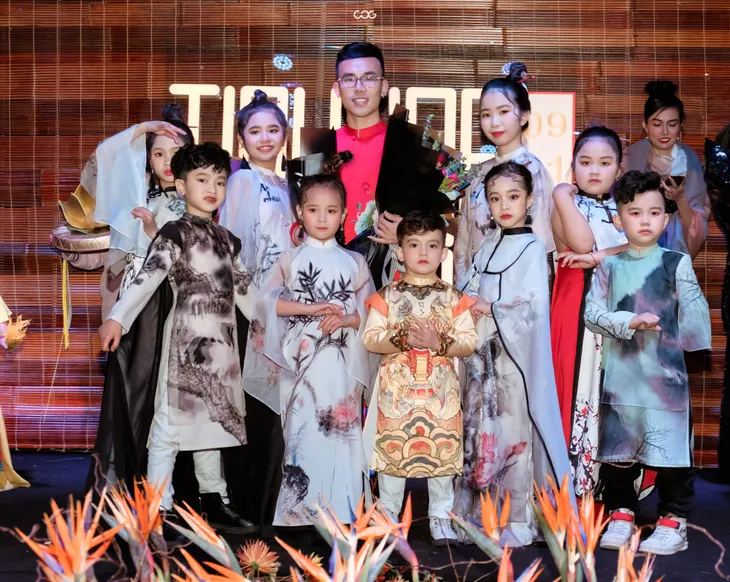 Mãn nhãn màn trình diễn các BST thời trang nhí tại show Tinh hoa hội tụ - Ảnh 7. Mãn nhãn màn trình diễn các BST thời trang nhí tại show Tinh hoa hội tụ - Ảnh 7.