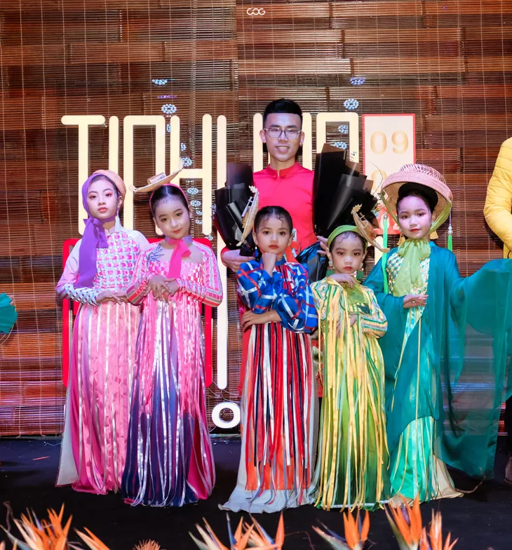 Mãn nhãn màn trình diễn các BST thời trang nhí tại show Tinh hoa hội tụ - Ảnh 5. Mãn nhãn màn trình diễn các BST thời trang nhí tại show Tinh hoa hội tụ - Ảnh 5.
