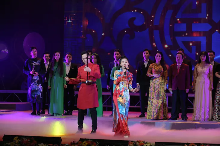 Nhà hát Ca múa nhạc Việt Nam vinh dự đón nhận danh hiệu Anh hùng Lao động thời kỳ đổi mới - Ảnh 9. Nhà hát Ca múa nhạc Việt Nam vinh dự đón nhận danh hiệu Anh hùng Lao động thời kỳ đổi mới - Ảnh 9.