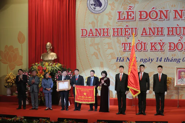 Nhà hát Ca múa nhạc Việt Nam vinh dự đón nhận danh hiệu Anh hùng Lao động thời kỳ đổi mới - Ảnh 6. Nhà hát Ca múa nhạc Việt Nam vinh dự đón nhận danh hiệu Anh hùng Lao động thời kỳ đổi mới - Ảnh 6.