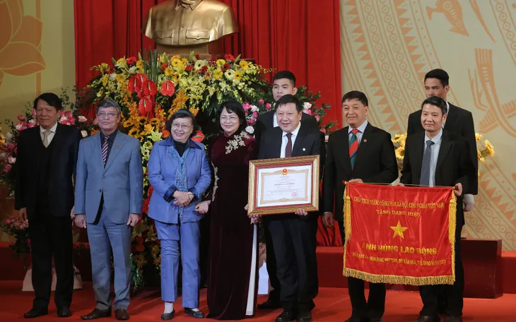 Nhà hát Ca múa nhạc Việt Nam vinh dự đón nhận danh hiệu Anh hùng Lao động thời kỳ đổi mới - Ảnh 3. Nhà hát Ca múa nhạc Việt Nam vinh dự đón nhận danh hiệu Anh hùng Lao động thời kỳ đổi mới - Ảnh 3.