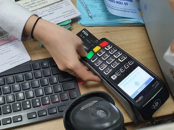 Cảnh báo dịch vụ rút tiền đảo nợ thẻ tín dụng “chui” - Ảnh 1. Cảnh báo dịch vụ rút tiền đảo nợ thẻ tín dụng “chui” - Ảnh 1.