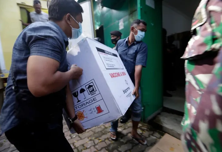 Vì sao Indonesia ưu tiên tiêm vaccine cho nhóm người tuổi trẻ? - Ảnh 2. Vì sao Indonesia ưu tiên tiêm vaccine cho nhóm người tuổi trẻ? - Ảnh 2.