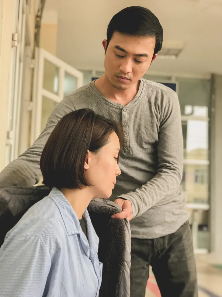 Lộ ảnh Hướng dương ngược nắng: Phúc (Quốc Đam) trở thành nam chính, cùng với Minh Châu (Hồng Diễm) là một đôi về sau? - Ảnh 2. Lộ ảnh Hướng dương ngược nắng: Phúc (Quốc Đam) trở thành nam chính, cùng với Minh Châu (Hồng Diễm) là một đôi về sau? - Ảnh 2.