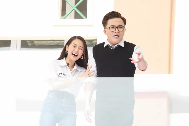 Han Sara hát Tớ thích cậu cỗ vũ nam sinh tỏ tình, Lê Lộc tiết lộ bí mật động thời đi học - Ảnh 1. Han Sara hát Tớ thích cậu cỗ vũ nam sinh tỏ tình, Lê Lộc tiết lộ bí mật động thời đi học - Ảnh 1.